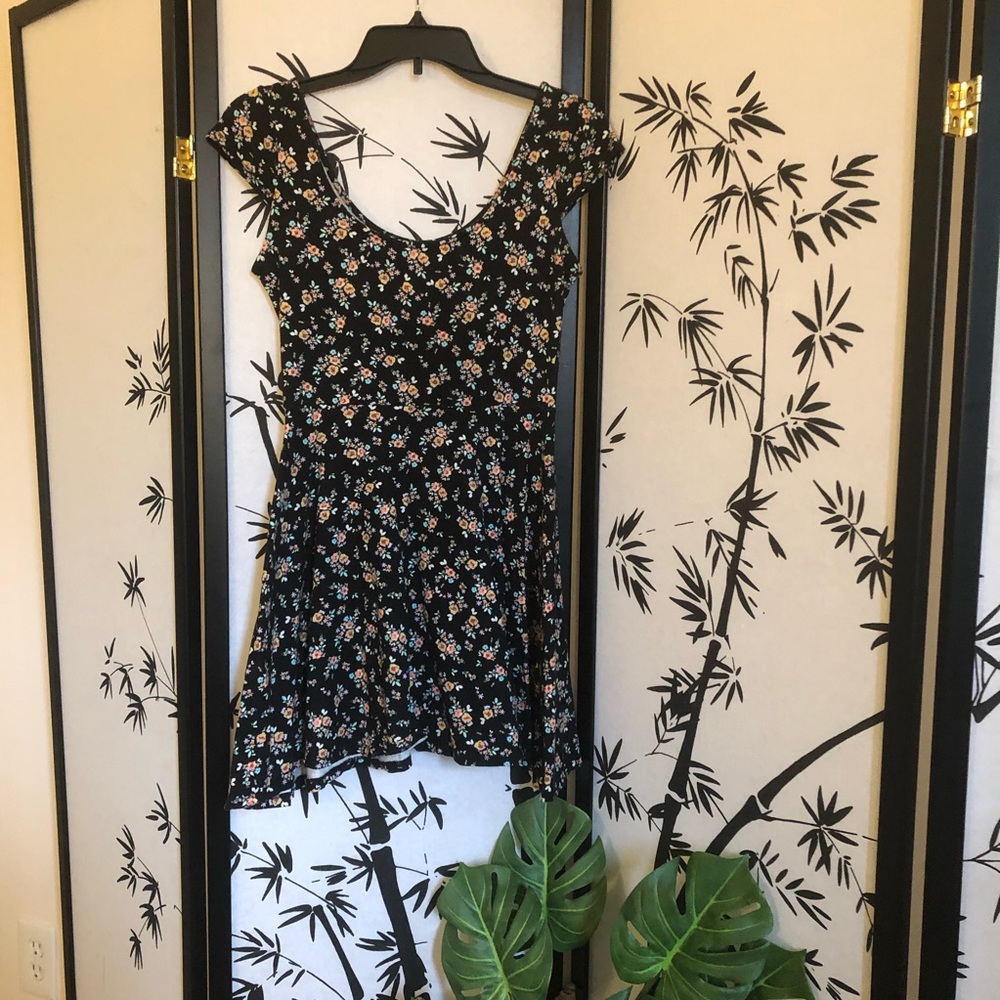 Pretty Posy U-neck mini dress